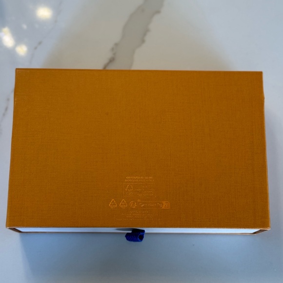 Louis Vuitton - Medium Box (9” x 5.75”) - Picture 8 of 8